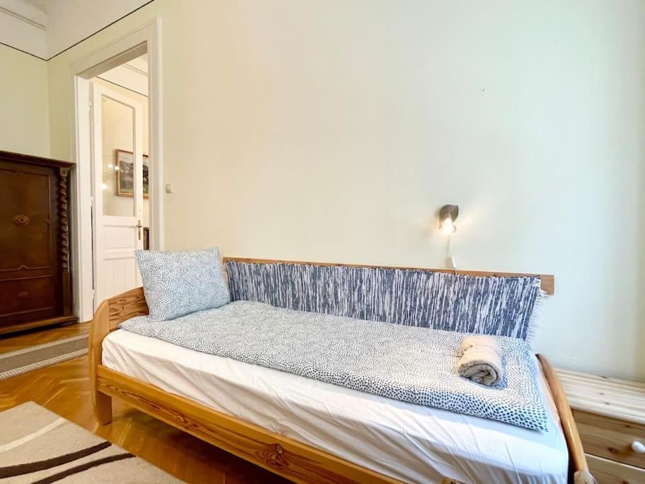 Bank5 Central Apartment Boedapest Buitenkant foto
