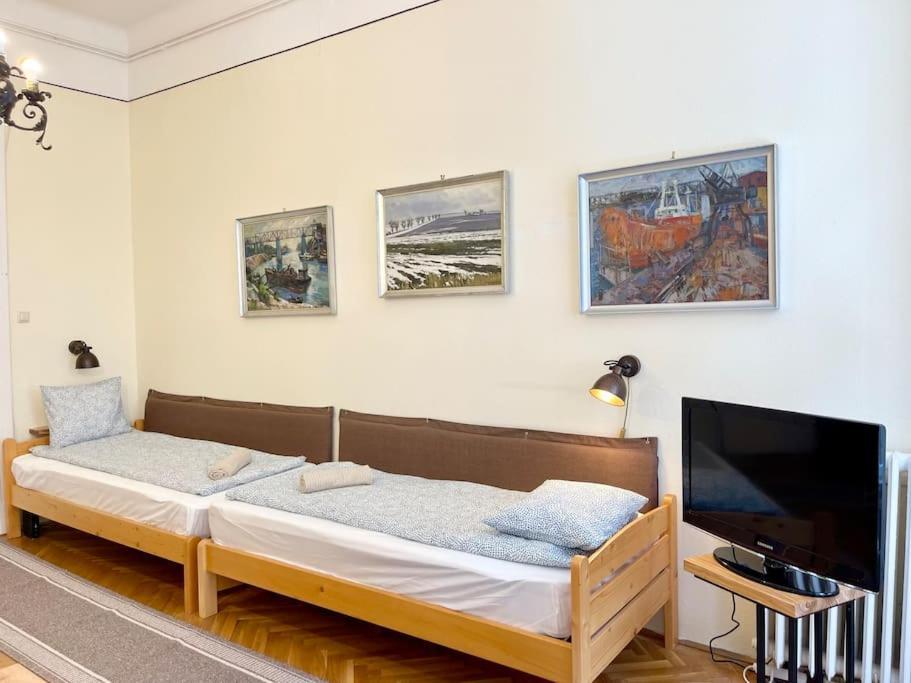 Bank5 Central Apartment Boedapest Buitenkant foto