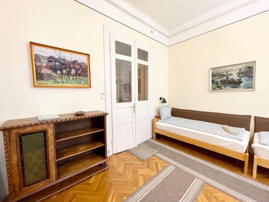 Bank5 Central Apartment Boedapest Buitenkant foto
