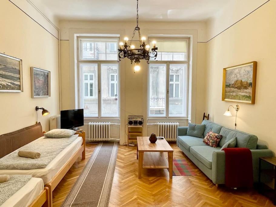Bank5 Central Apartment Boedapest Buitenkant foto